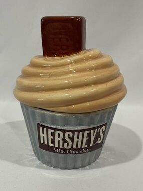 HERSHEY'S Milk Chocolate Cupcake Ceramic Treat Jar - Cream & Brown